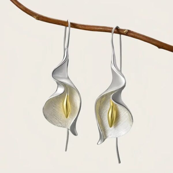 Exquisite Blooming Flower Hook Earrings Simple Accessories Gold Silver Color Plant Dangle Earrings for Women Jewelry.